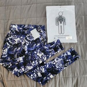 HPE brand Women's Blue and Black Patterned Leggings, NWT! (MED)